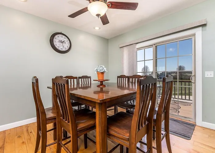 4 Bedroom Oasis With Hot Tube