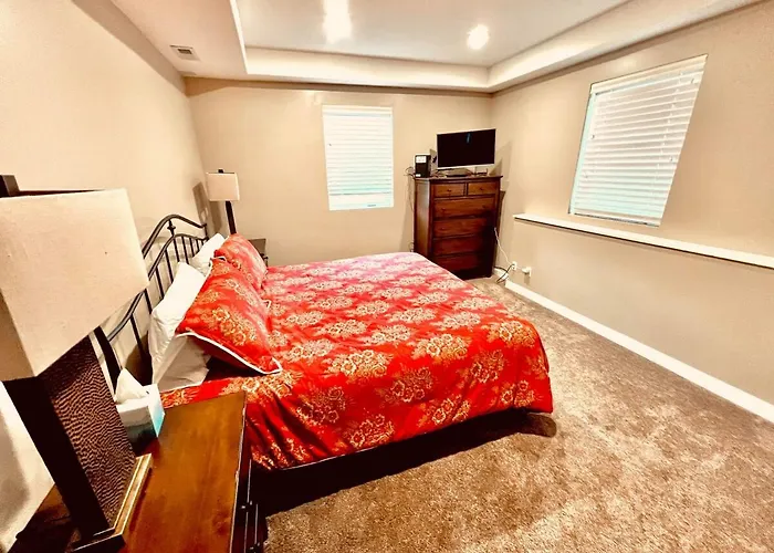 4 Bedroom Oasis With Hot Tube